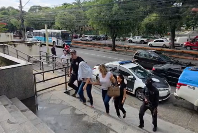 Filha de líder do Comando Vermelho é presa por esconder criminosos que balearam advogada em Niterói