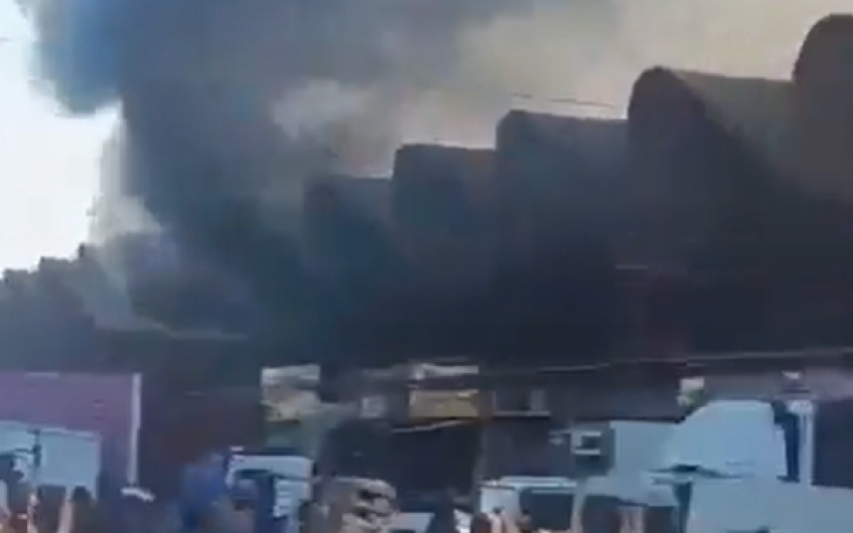 Inc&ecirc;ndio destruiu galp&atilde;o da Ceasa