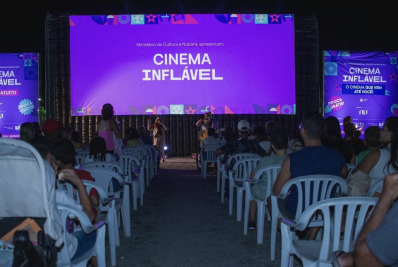 Cinema itinerante leva filmes à orla do Parque Nanci, em Maricá