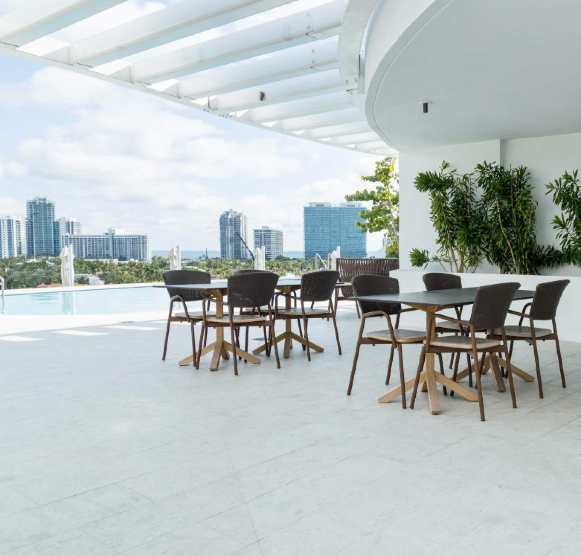 Condomínio Onda Residences, onde Ronaldo comprou cobertura de luxo, possui terraços amplos e integração com a paisagem - Divulgação