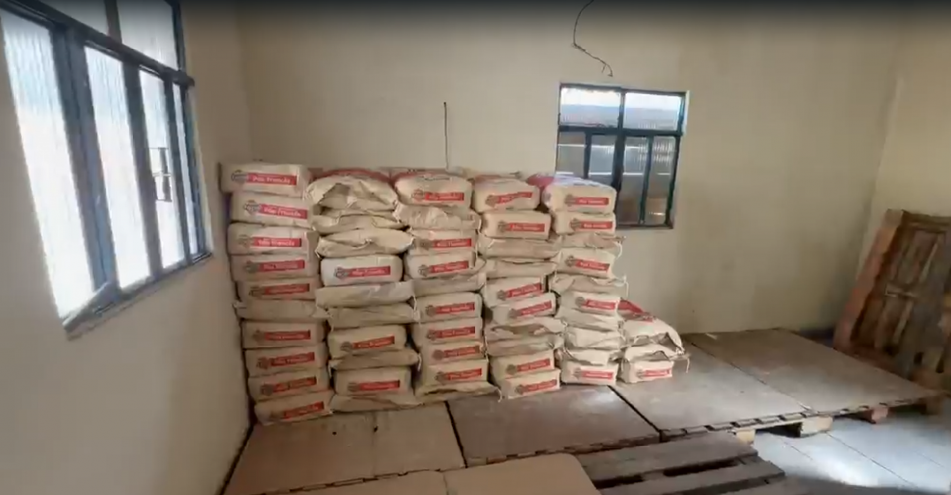 Polícia apreende mais de uma tonelada de farinha em operação contra cobrança do CV