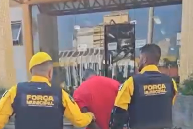 Com arma falsa, homem é preso por exigir transferências via PIX