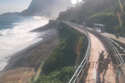 Ondas atingem 2 metros e ciclovia Tim Maia é interditada