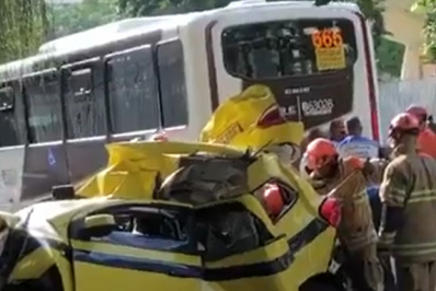Vídeo: acidente entre ônibus e táxi deixa um ferido no Maracanã