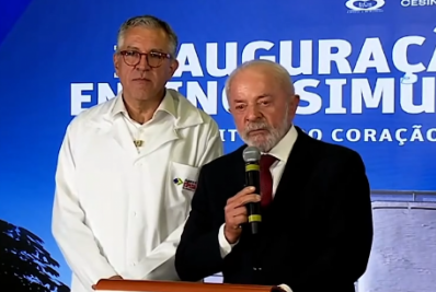 Lula critica 'complexo de vira-lata' e defende fortalecimento da saúde no Brasil