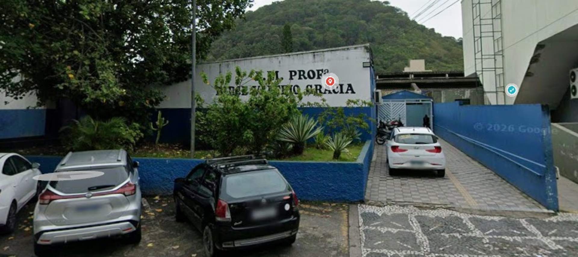 Adolescente é espancado por grupo na saída da escola no litoral de SP