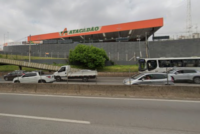Motorista morre após perder controle do carro em supermercado de SP