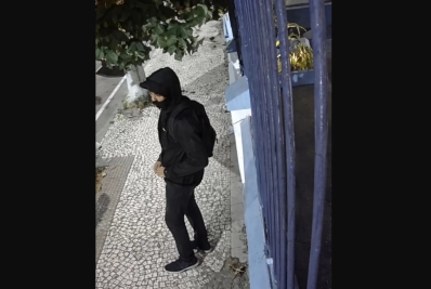 Furto de moto no Centro de Cabo Frio é registrado por câmeras