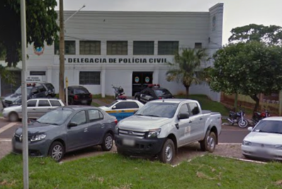 Professor é investigado por arremessar carteiras contra alunos em sala de aula