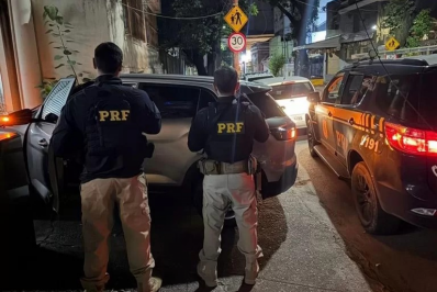 Dupla que iria assaltar casa de câmbio em Cabo Frio é presa com carro clonado