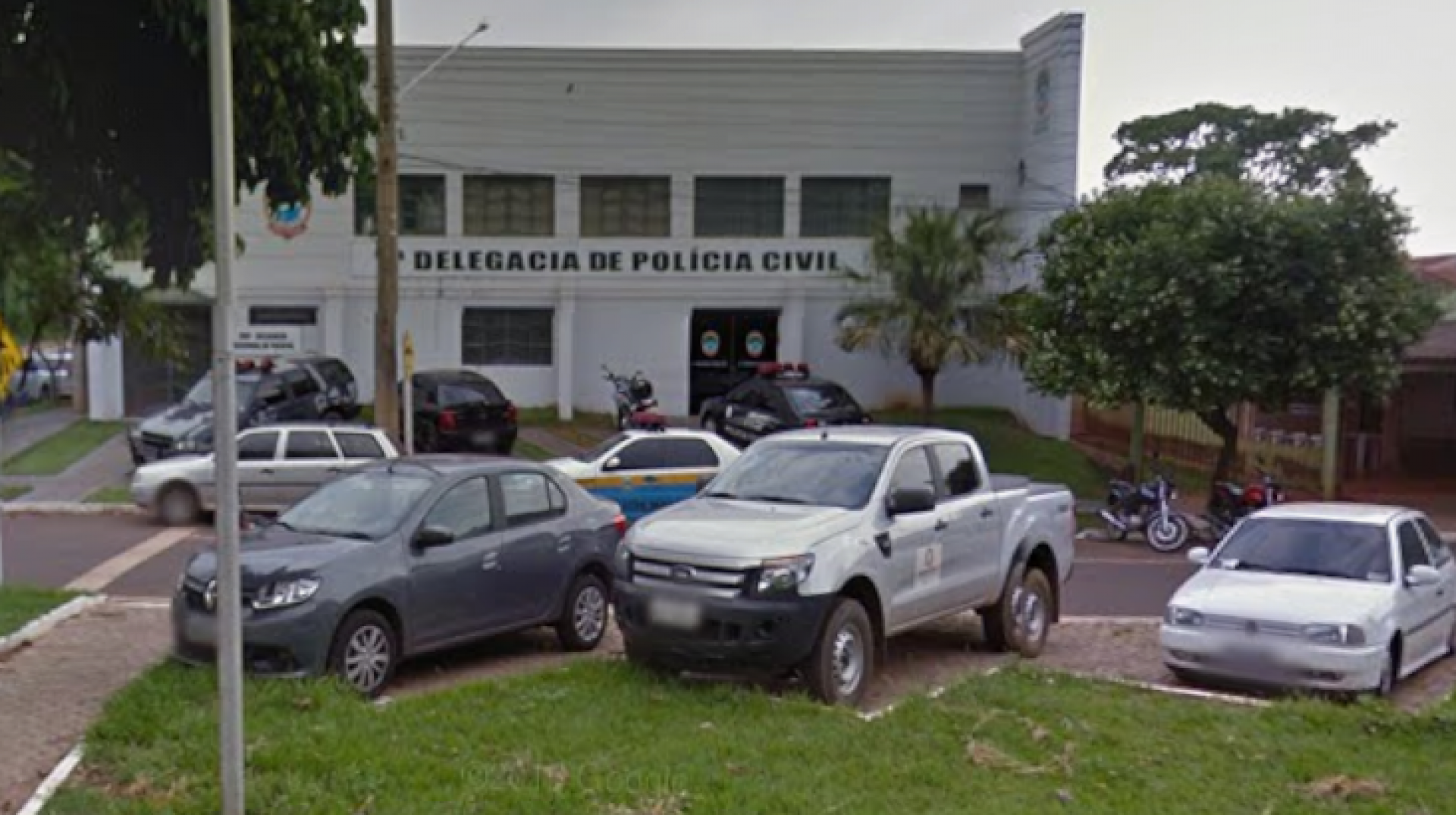 Professor é investigado por arremessar carteiras contra alunos em sala de aula