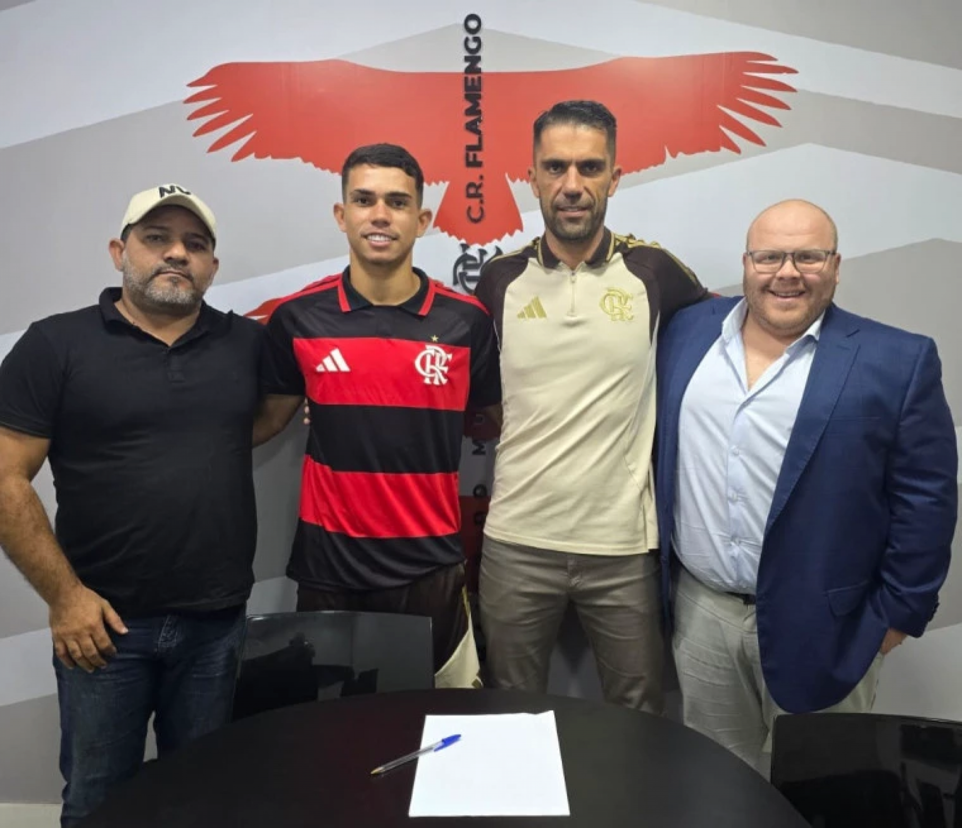 Flamengo oficializa a contratação de Pedro Henrique, joia do Paysandu