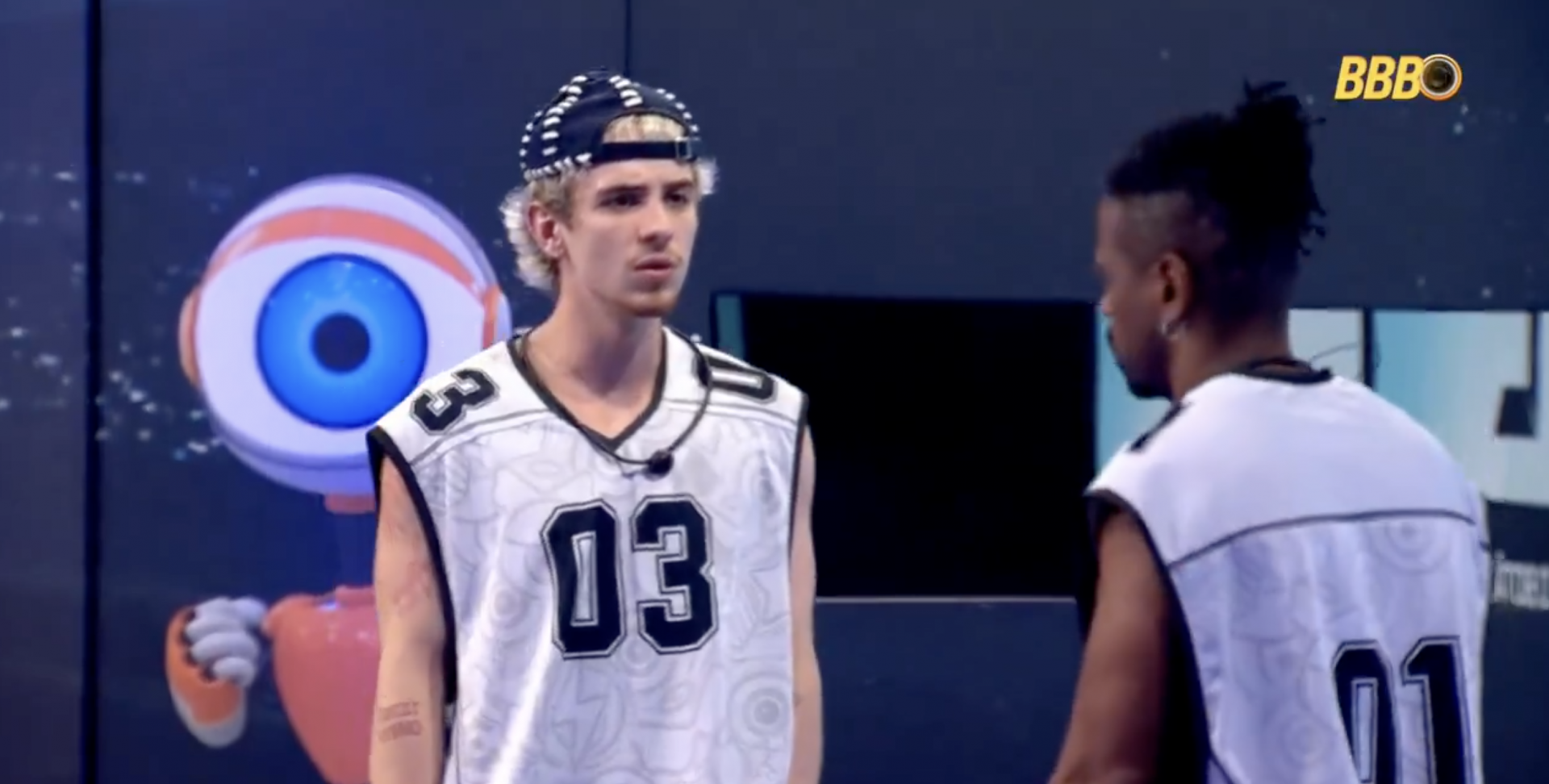 Juliano e Boneco conversam após o brother voltar do atendimento - Reprodução/Globoplay