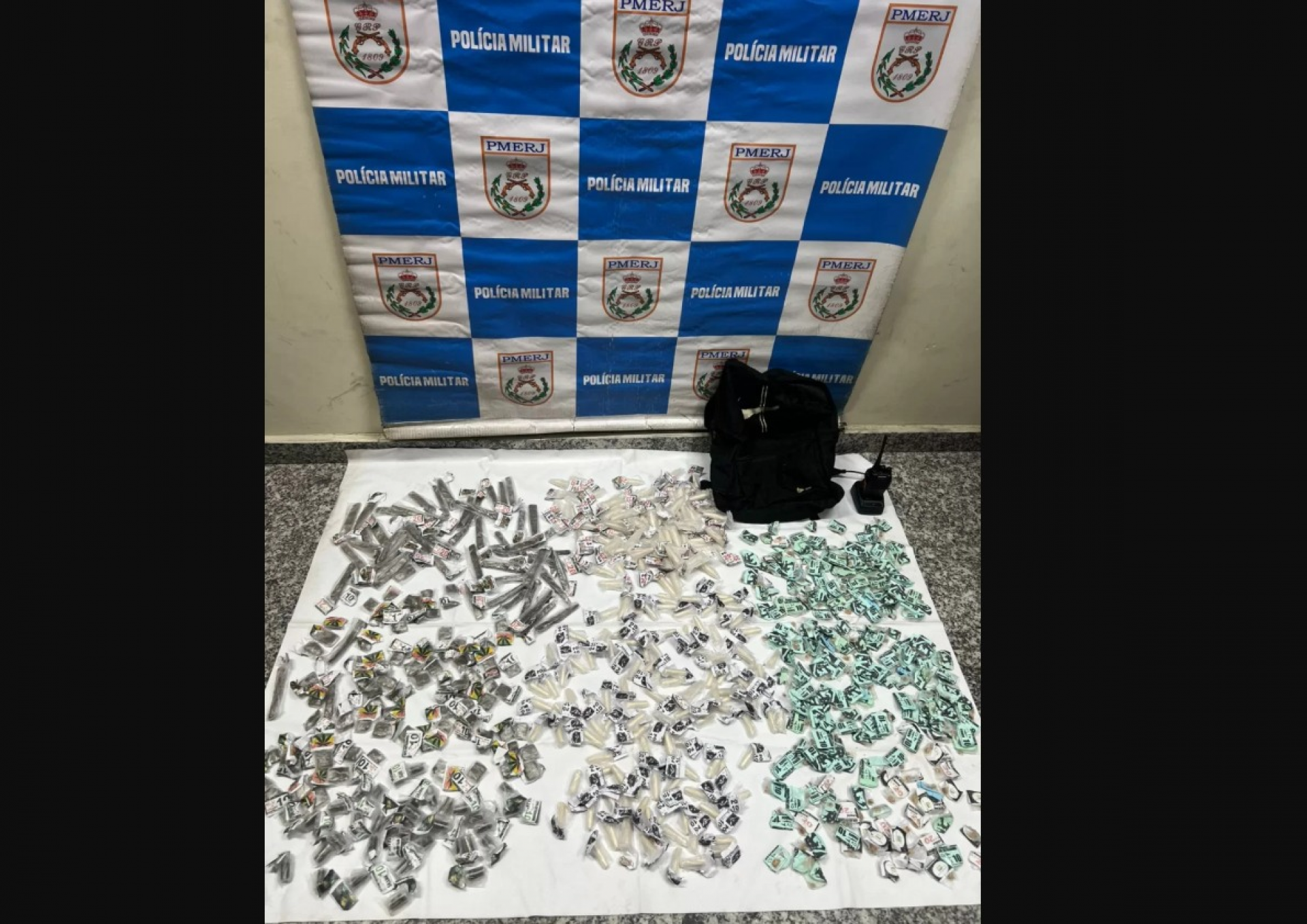 Polícia apreende drogas no Jardim Esperança e no Parque Eldorado 2, em Cabo Frio