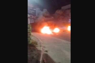 Moradores interditam RJ-102 após falta de energia em Búzios