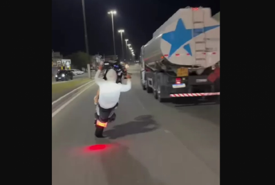 'Influenciador' expõe manobras perigosas e irrita moradores em Araruama