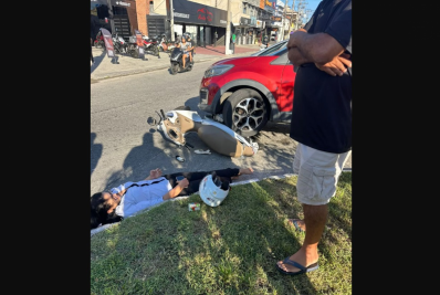 Acidente entre carro e moto deixa jovem ferida em Cabo Frio