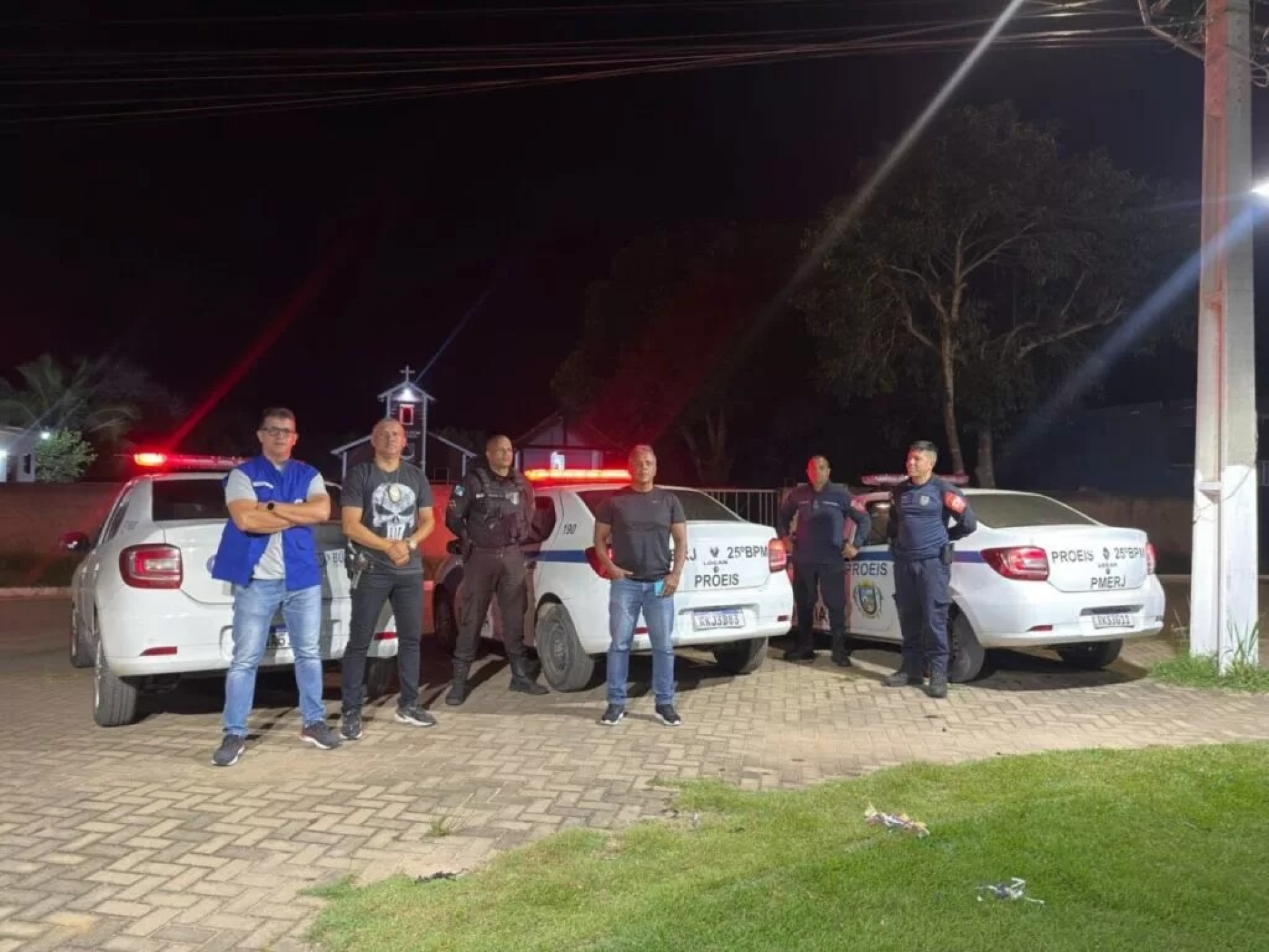 Equipes recolheram material proibido durante a blitz. - Reprodução/