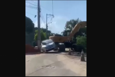 Acidente entre carro e máquina da prefeitura é registrado em Araruama