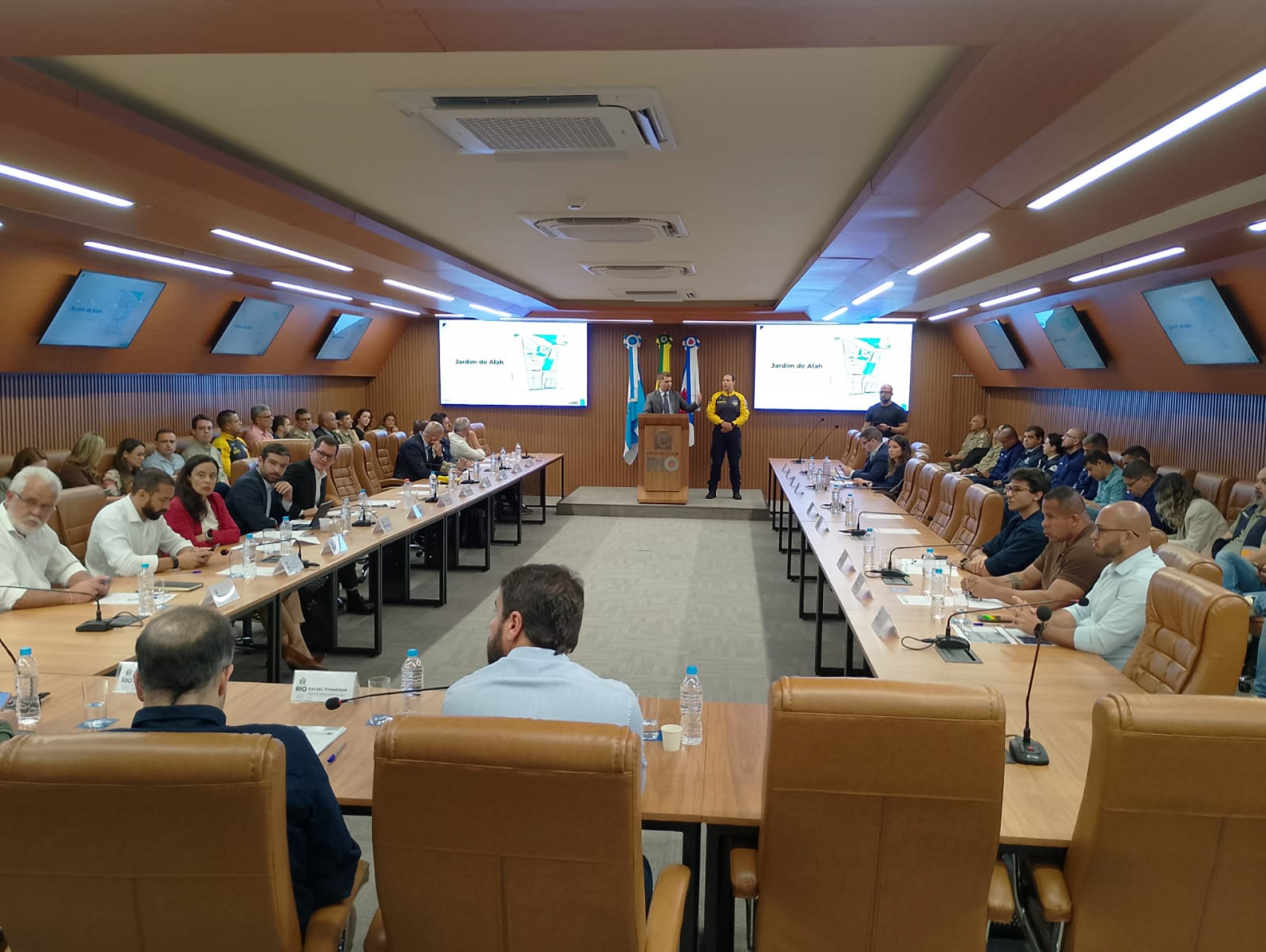 Reunião contou com a presença de membros dos órgãos públicos, na Cidade Nova - Reginaldo Pimenta / Agência O Dia