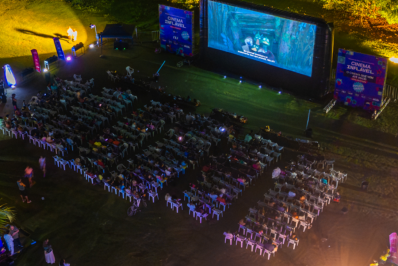 Cinema Inflável ocupa Cachoeiras de Macacu com sessões gratuitas de cinema ao ar livre