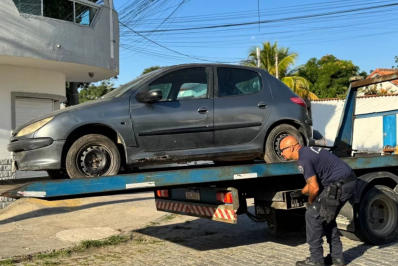 Operação remove veículos abandonados e avança em Cabo Frio
