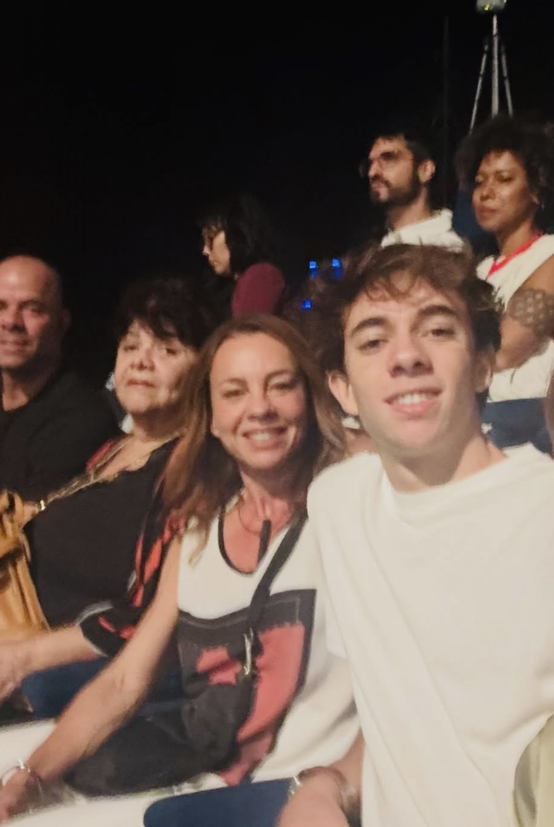 Carla Marins com filho no teatro - Reprodução/Instagram