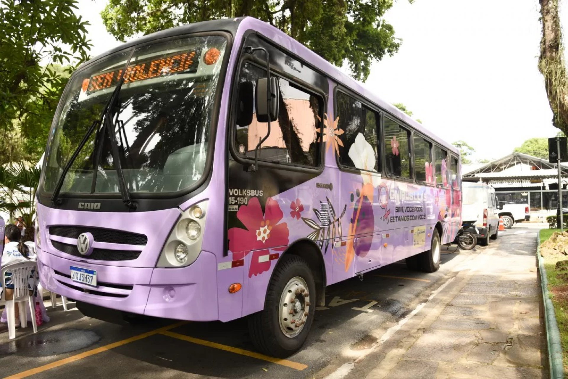 Ônibus Lilás oferece atendimento gratuito a mulheres em Arraial