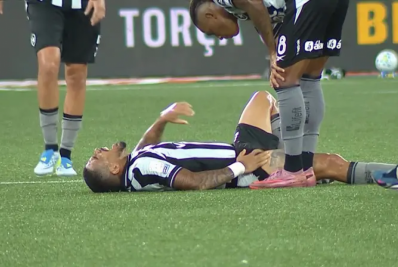 Allan sente dores na coxa mais uma vez e vira preocupação no Botafogo