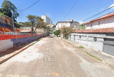 Homem morre atacado por cães da raça rottweiler após invadir lote em BH