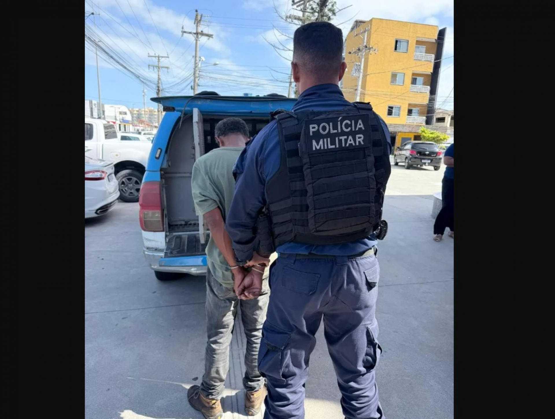Elemento é preso ao tentar roubar estabelecimento em Cabo Frio