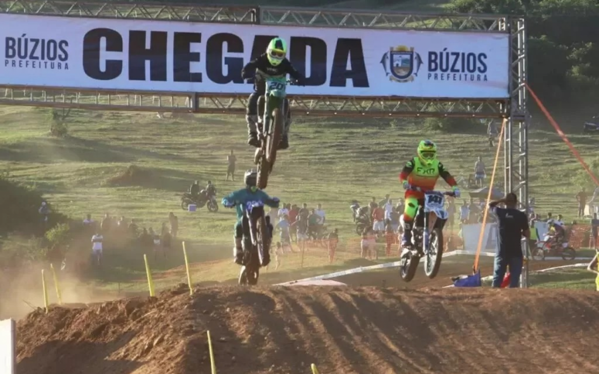 Competição reúne pilotos de várias regiões no município.