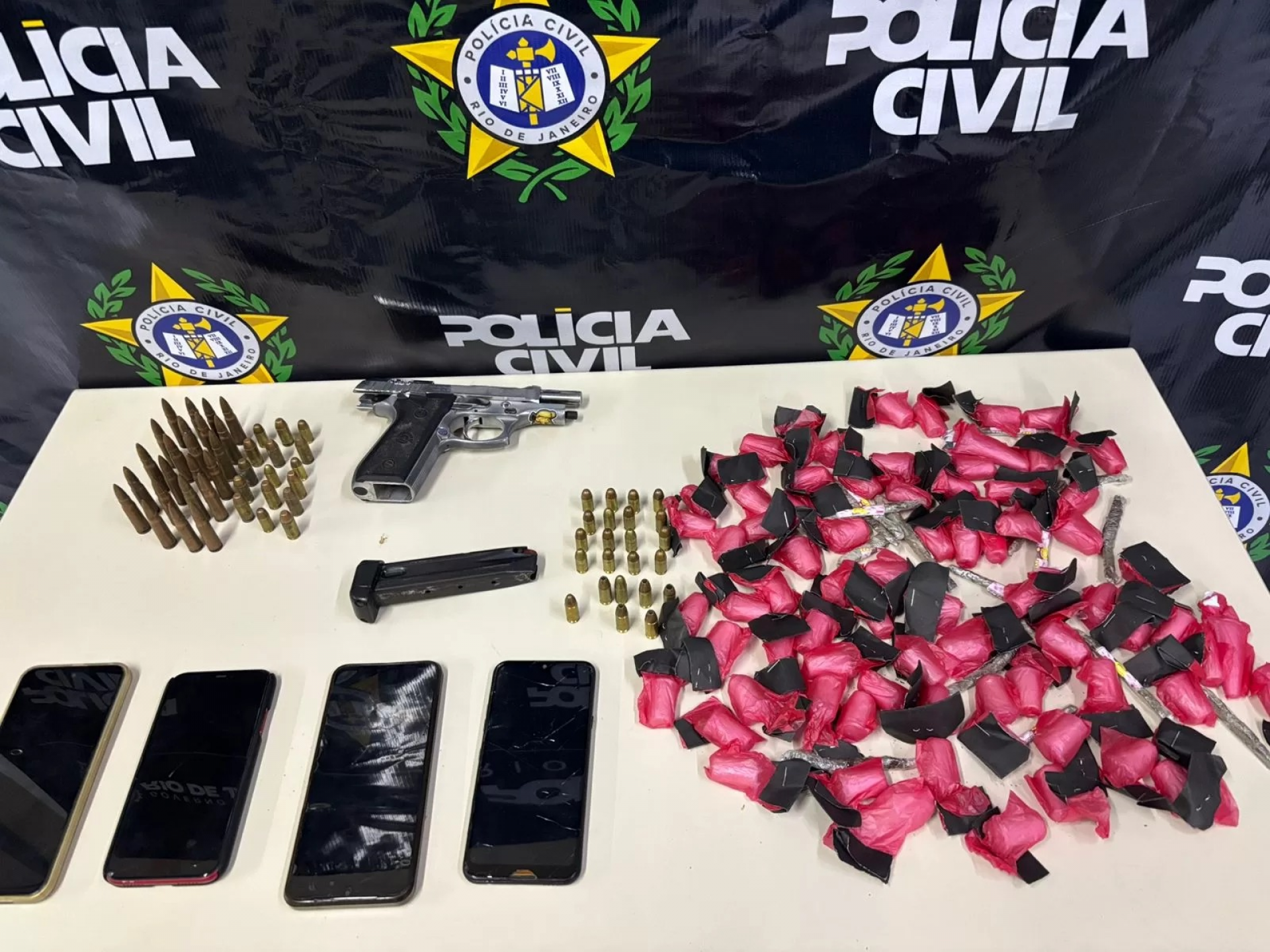 De acordo com a Pol&iacute;cia Civil, a equipe seguiu em viatura descaracterizada at&eacute; o local e identificou movimenta&ccedil;&atilde;o considerada t&iacute;pica de comercializa&ccedil;&atilde;o de entorpecentes. - Reprodu&ccedil;&atilde;o/