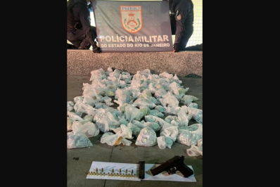 Polícia encontra depósito do tráfico com crack, cocaína e pistola em Cabo Frio