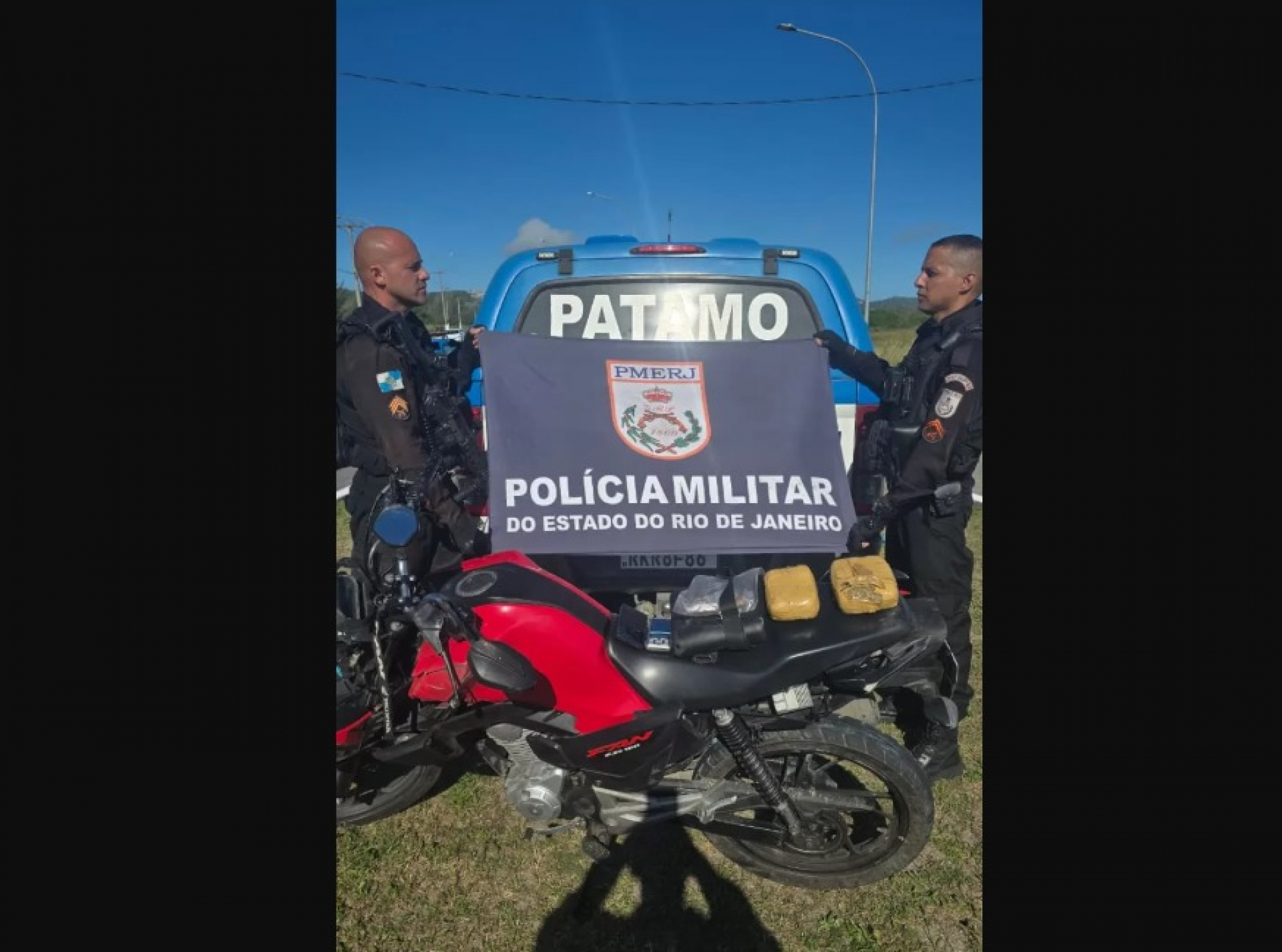 Suspeito cai de moto e é preso com mais de 1 kg de skank em Arraial do Cabo