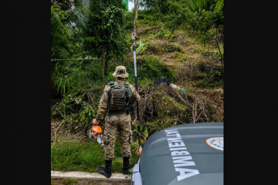 Área de preservação ambiental é alvo de degradação no Peró, em Cabo Frio