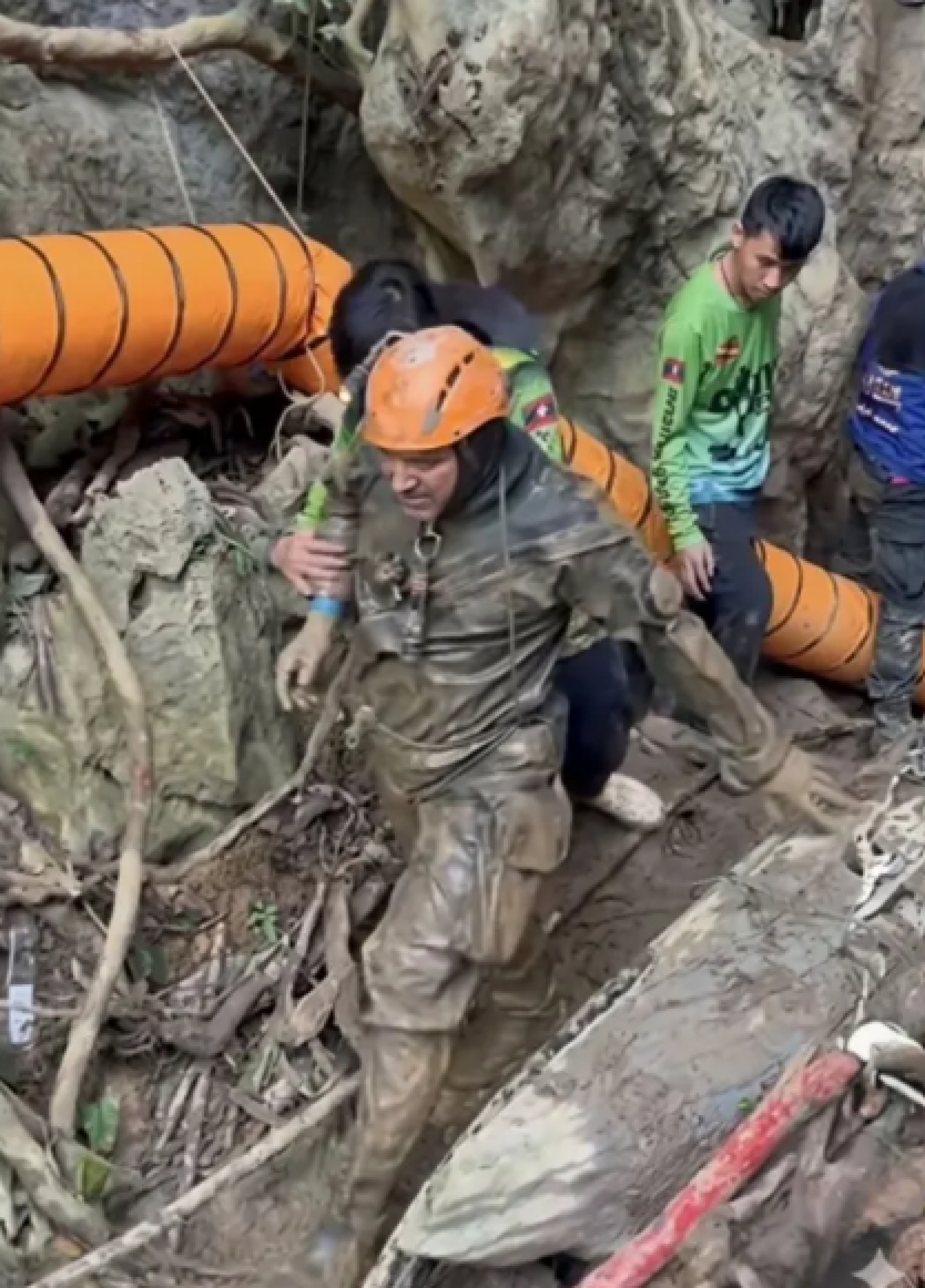 Buscas continuam por duas pessoas desaparecidas na caverna inundada - Reprodução / Redes sociais
