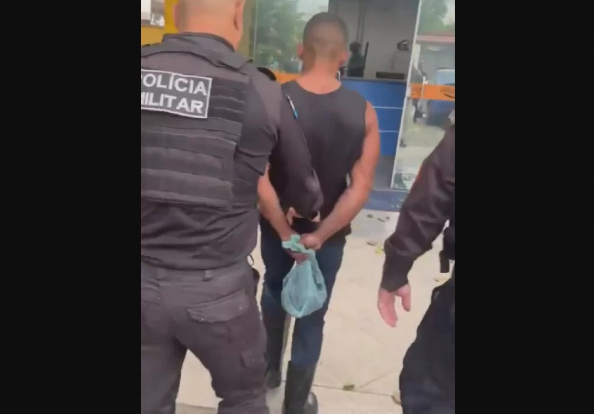 Homem com mandado de prisão é detido durante ocorrência de furto