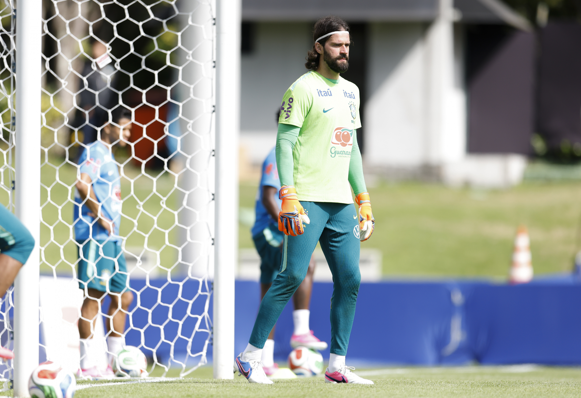 Liverpool fecha a porta para clubes italianos e Alisson deve seguir na próxima temporada
