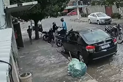 Mulher é assaltada ao chegar em casa e tem joias avaliadas em R$ 8 mil roubadas em Cabo Frio