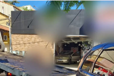 Carro desgovernado invade igreja na Praça do Guarani e assusta moradores em Arraial