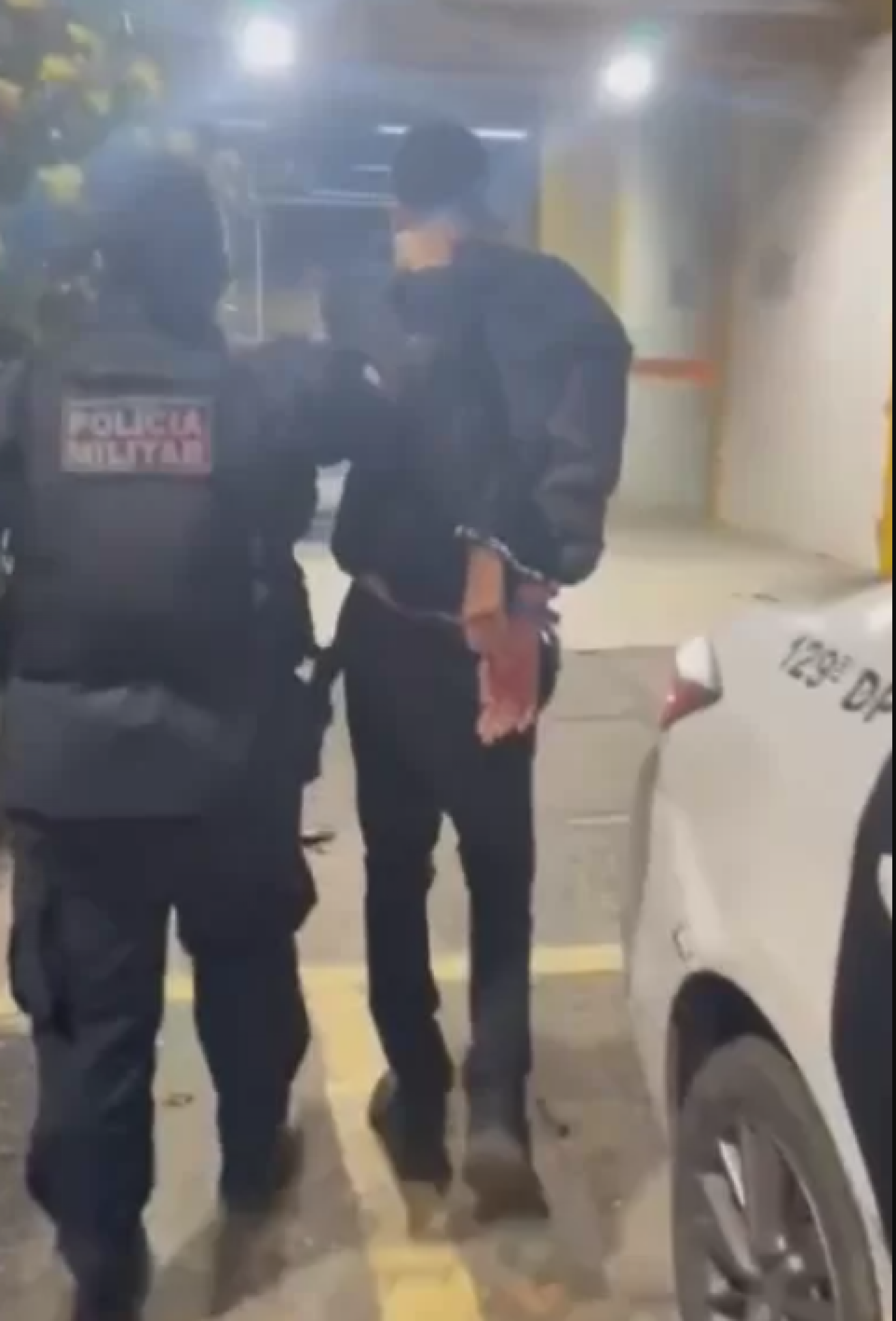 Perseguição termina com carro roubado recuperado e homem pre