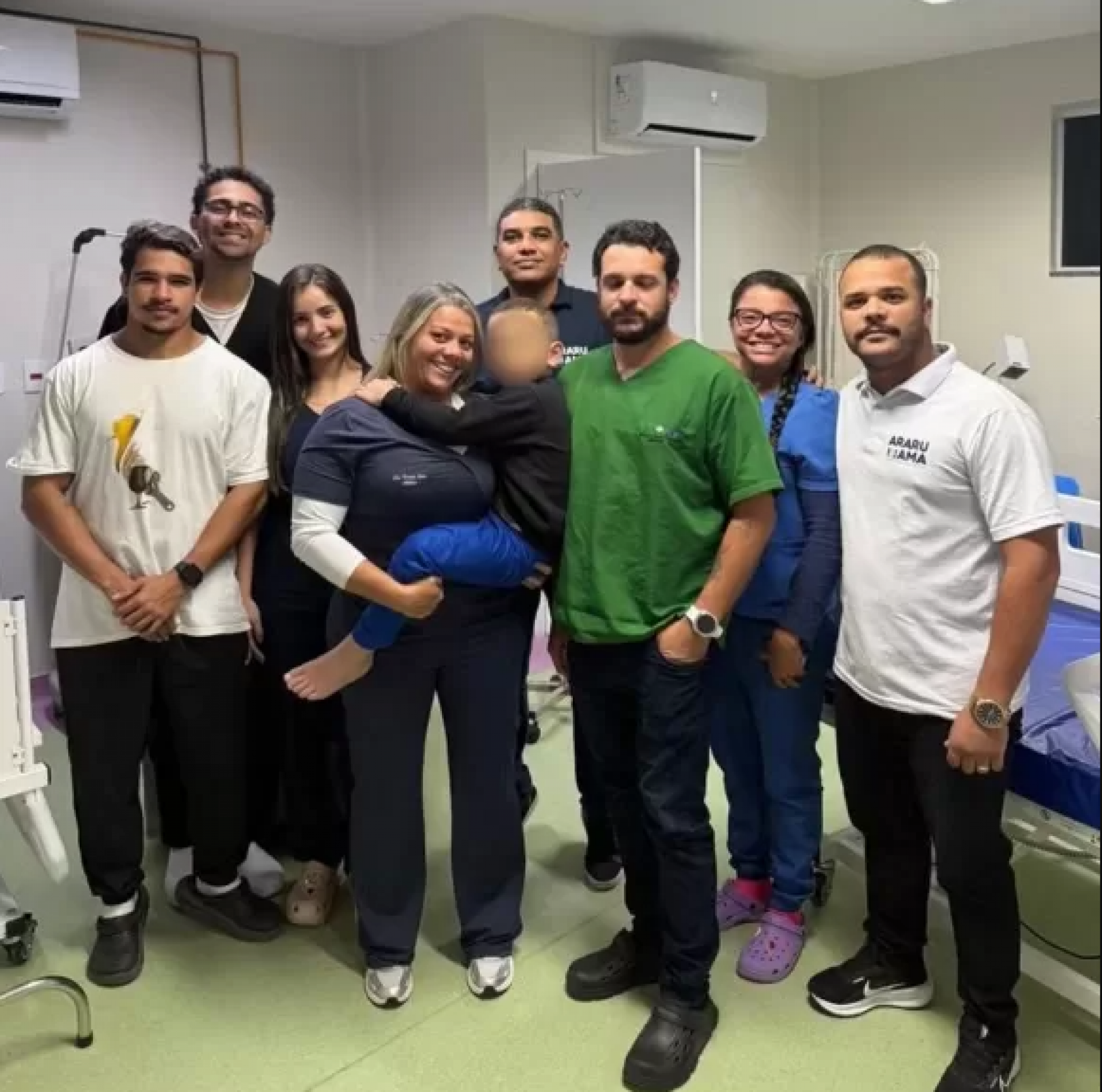 Menino autista cai em rio e é salvo por maqueiro que pulou n