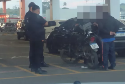 PRF de férias identifica possível moto clonada em São Pedro da Aldeia