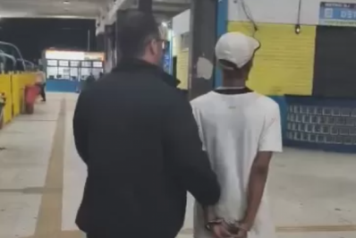 Homem suspeito de série de roubos volta a ser preso em Cabo Frio após horas de buscas