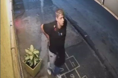 Câmeras de segurança fragram invasão a autoescola no bairro São Cristóvão, em Cabo Frio