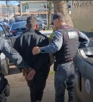 Homem é preso após importunar mulheres e praticar ato obsceno na Praia Brava, em Búzios