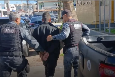 Homem é preso após importunar mulheres e praticar ato obsceno na Praia Brava, em Búzios