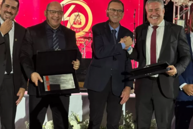 Eduardo Paes recebe título de cidadão cabista durante cerimônia oficial