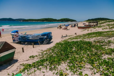 Cabo Frio tem duas praias recomendadas para receber selo do programa Bandeira Azul 2026/2027